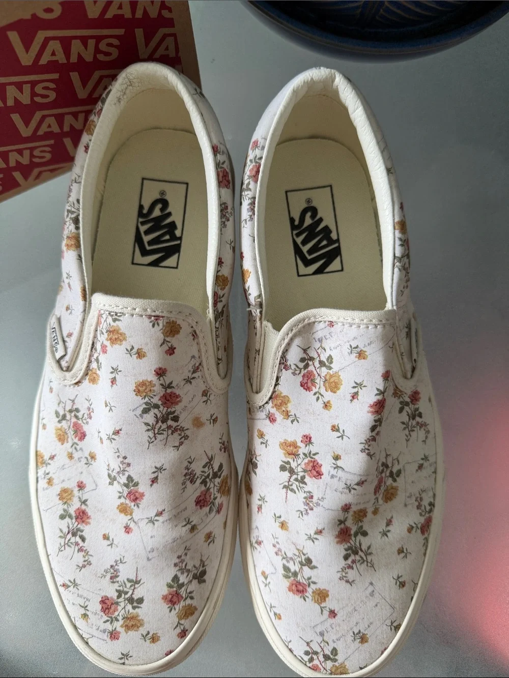 Vans Women's Slip-On Sneakers White Floral Print - Picture 2 of 6